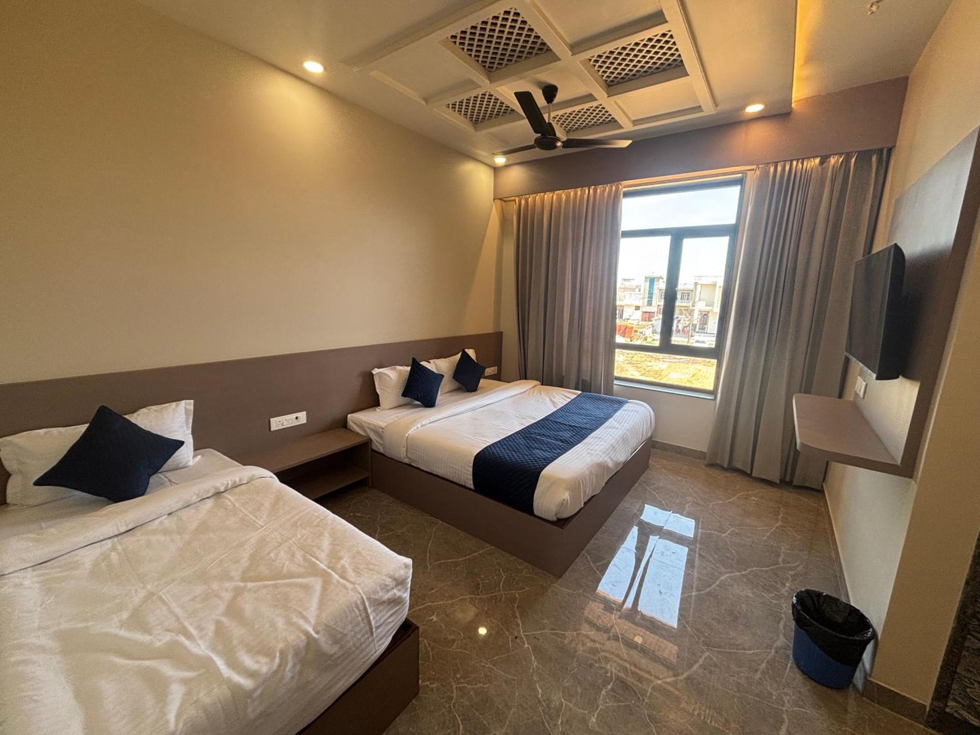 Hotel Sisodiya Palace Khātu Buitenkant foto