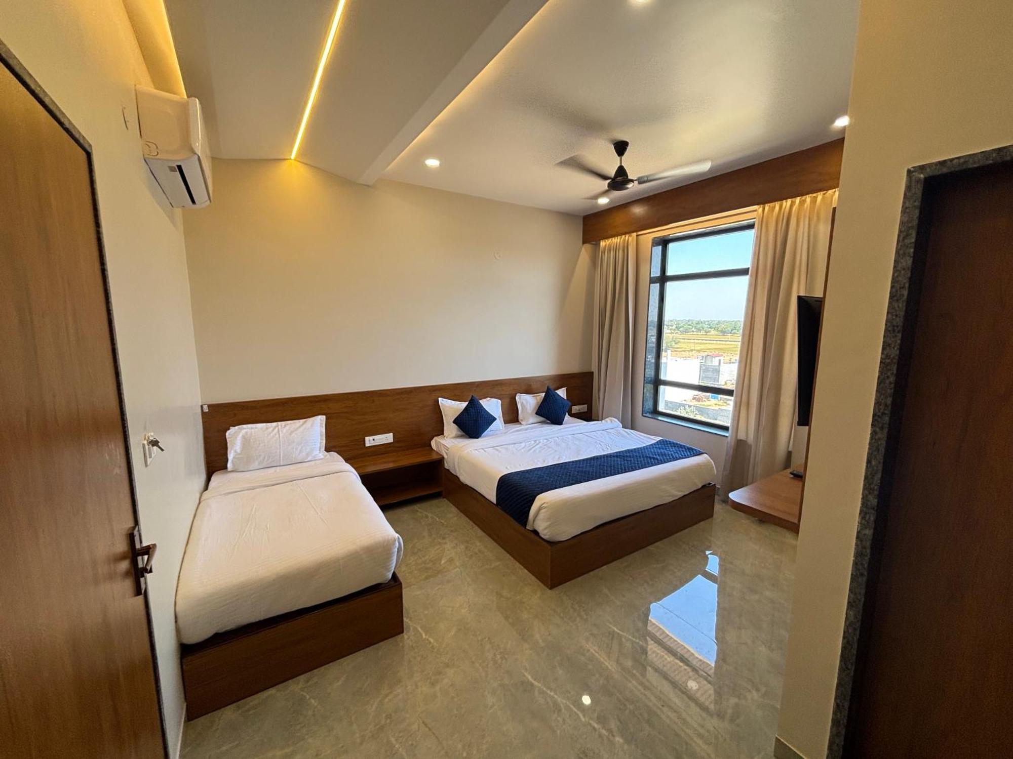 Hotel Sisodiya Palace Khātu Buitenkant foto