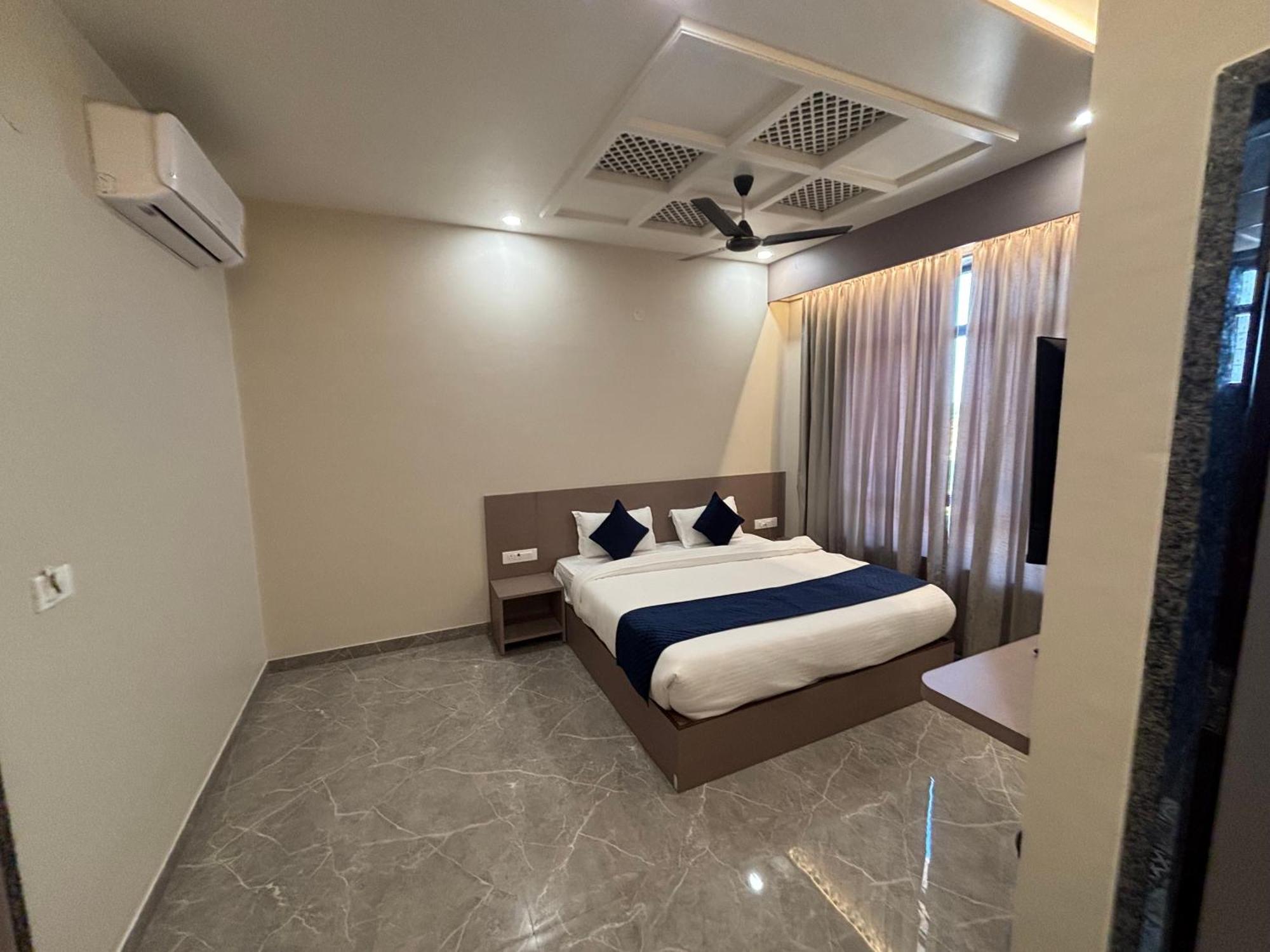 Hotel Sisodiya Palace Khātu Buitenkant foto