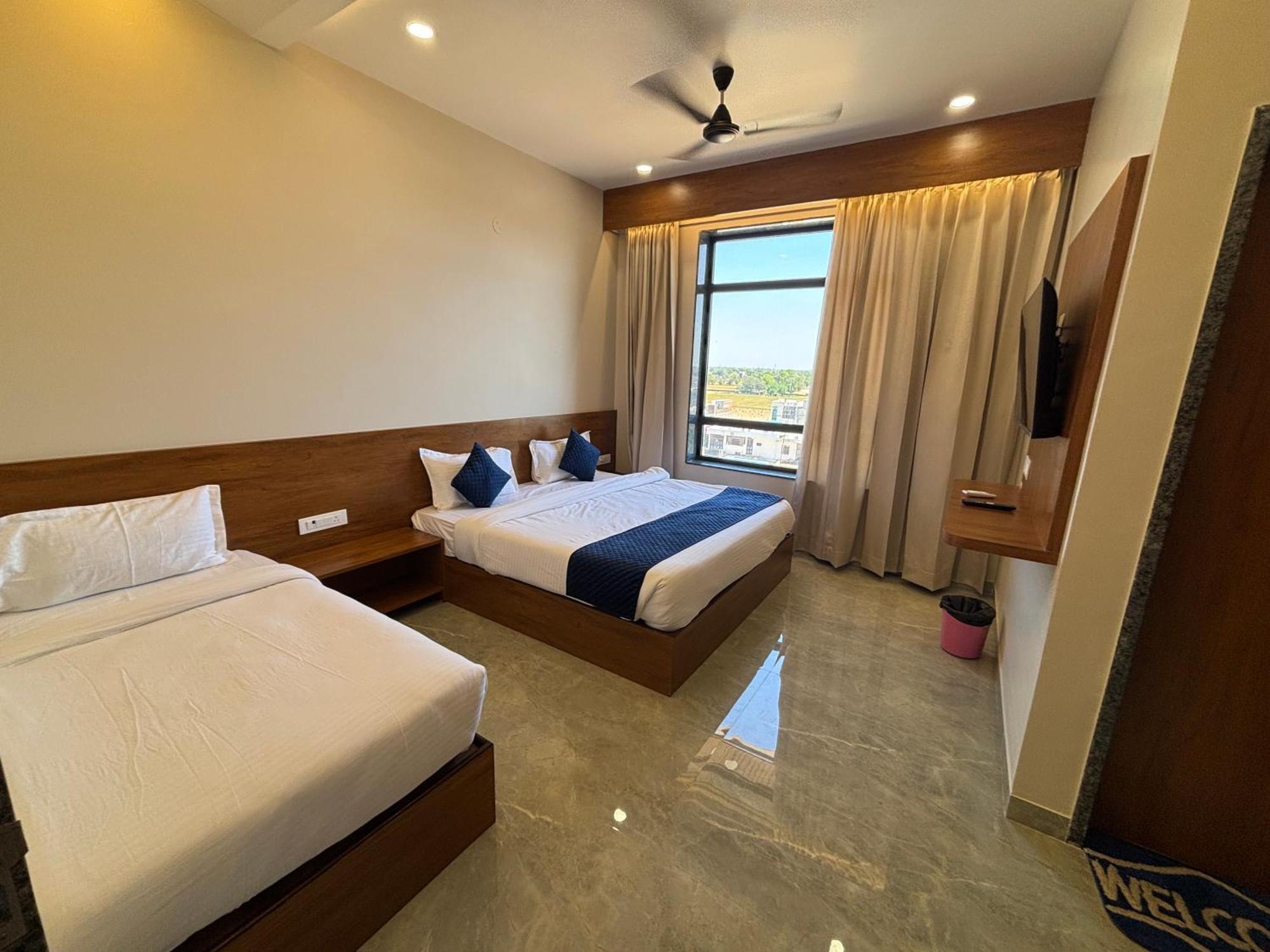 Hotel Sisodiya Palace Khātu Buitenkant foto